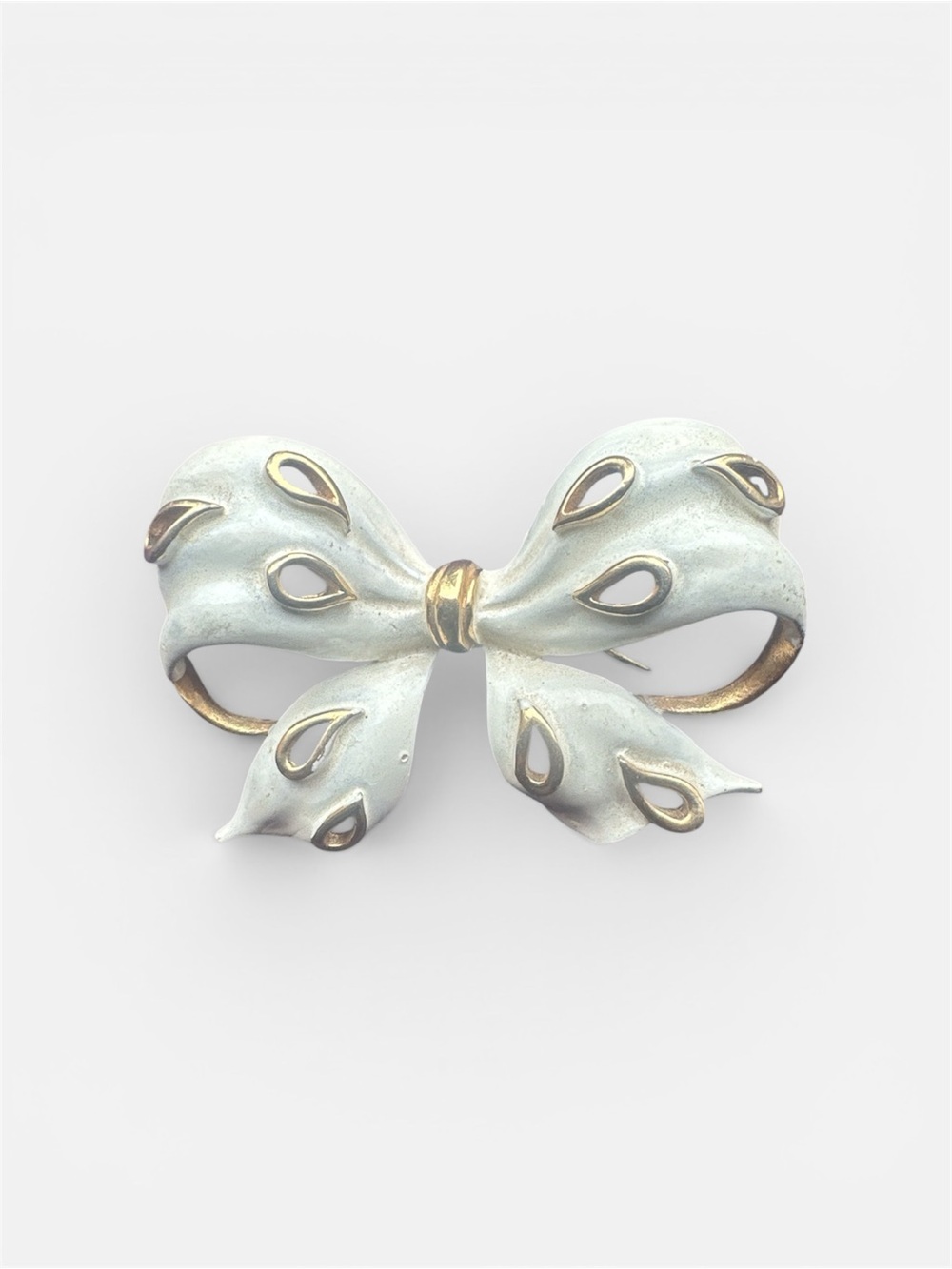 Vintage Elegant Cream and Gold Bow Brooch by Lisner